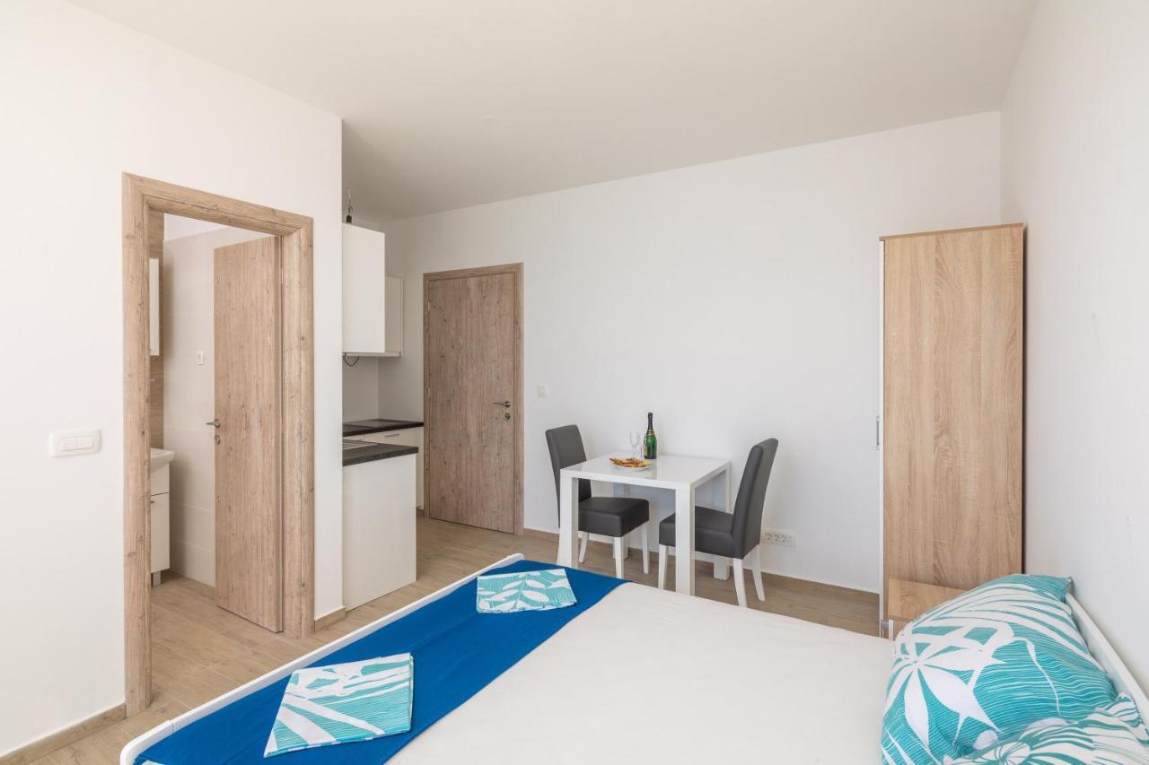 Apartament Absolute Beach Holidays Dugi Rat Zewnętrze zdjęcie
