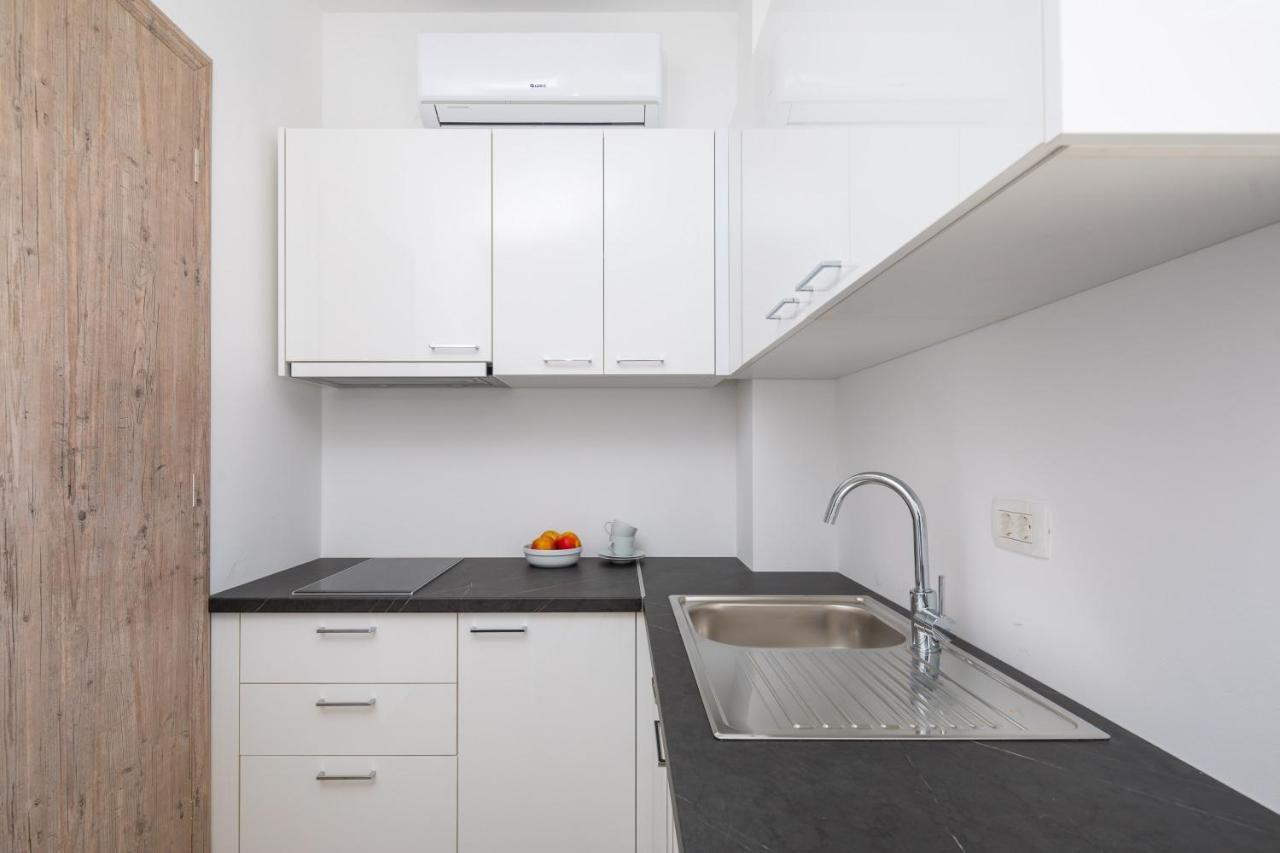 Apartament Absolute Beach Holidays Dugi Rat Zewnętrze zdjęcie
