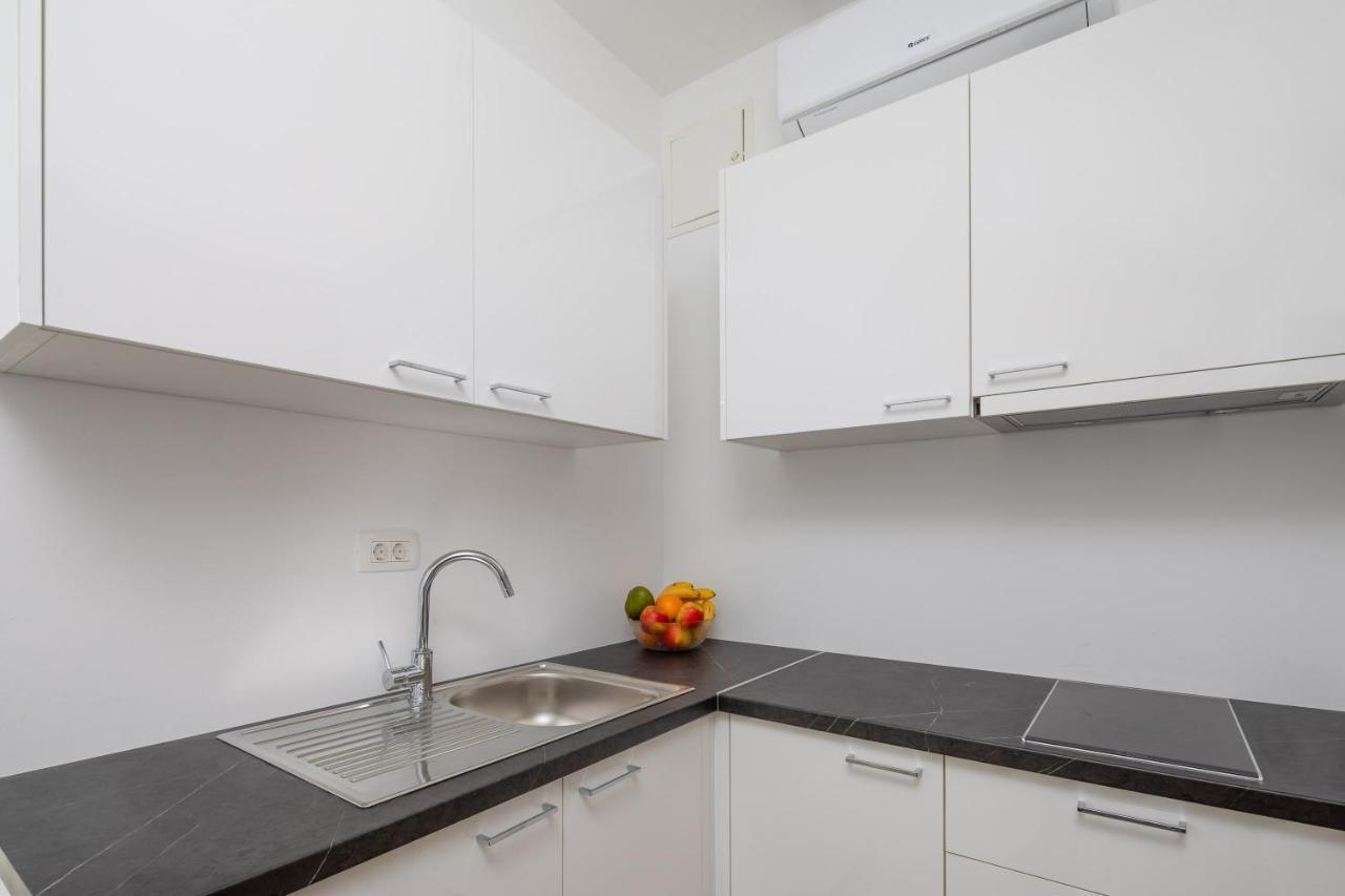 Apartament Absolute Beach Holidays Dugi Rat Zewnętrze zdjęcie