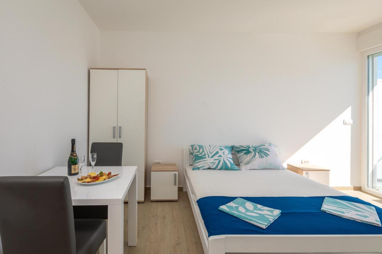 Apartament Absolute Beach Holidays Dugi Rat Zewnętrze zdjęcie