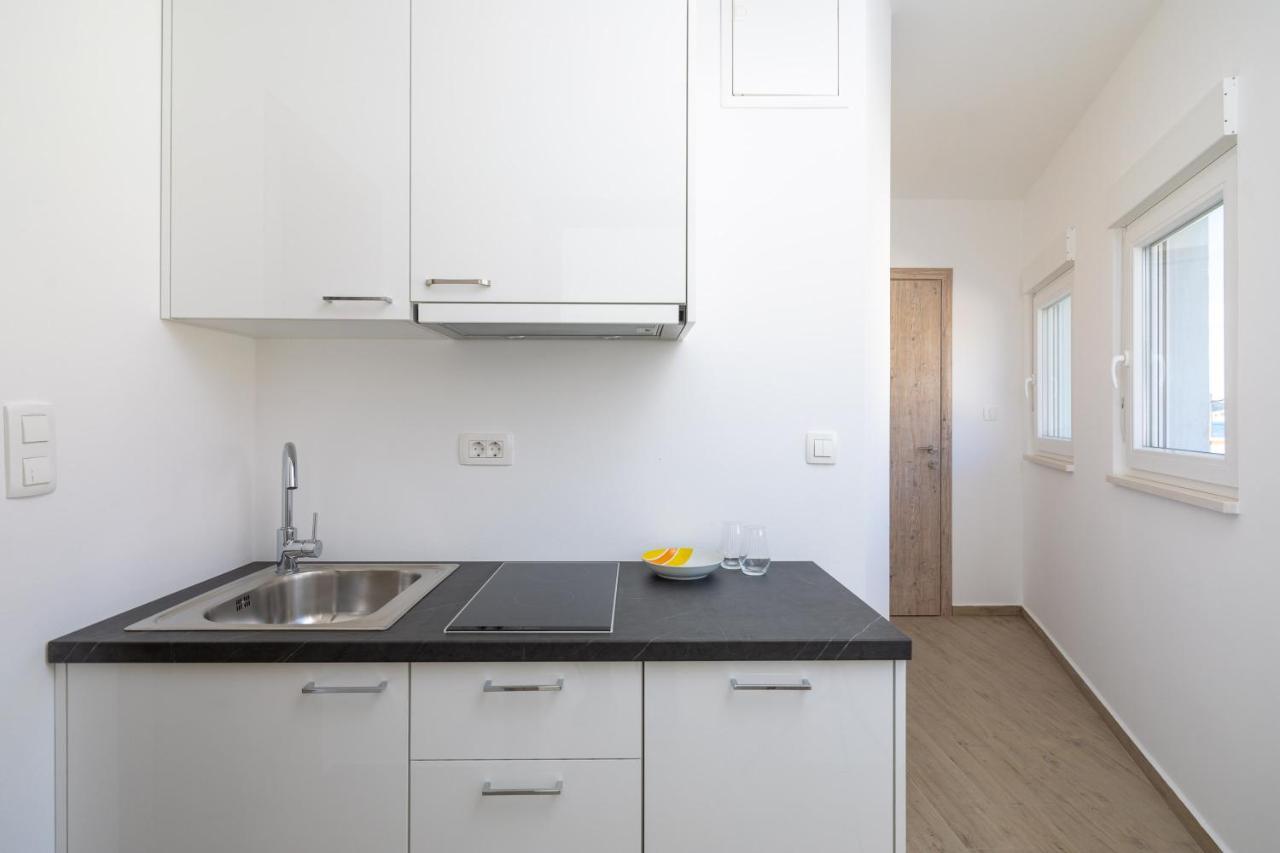 Apartament Absolute Beach Holidays Dugi Rat Zewnętrze zdjęcie